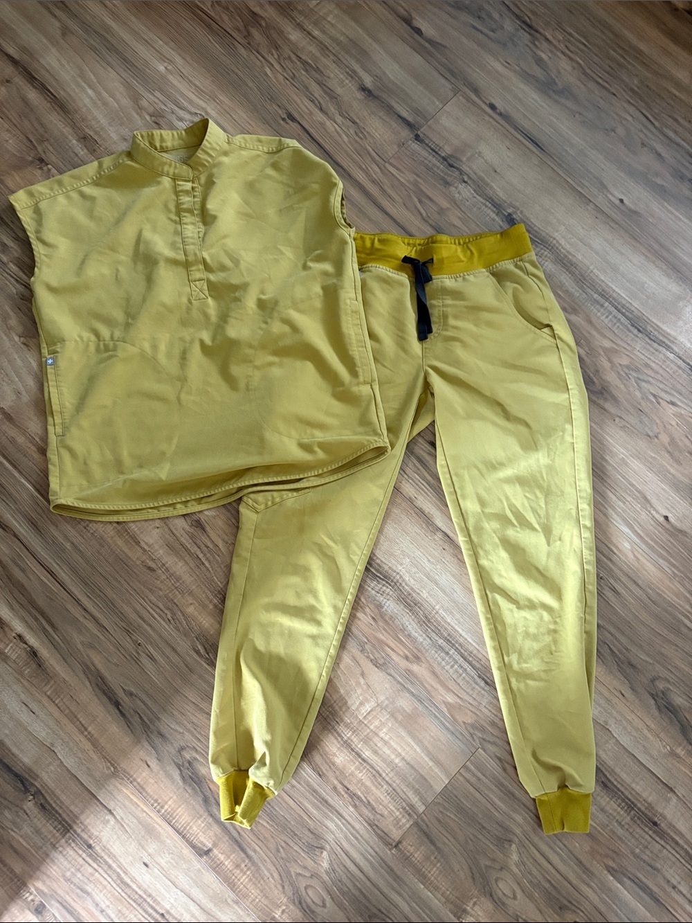 FIGS Technical Collection Mustard Scrub set